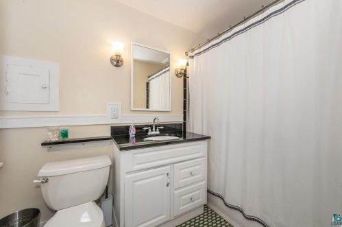 30 Bruce St, Duluth MN 55803-2503 exterior