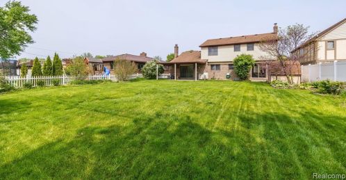 425 Rosemary St, Dearborn Heights MI  48127-3681 exterior