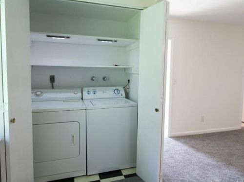 291 Rowayton Ave, Norwalk CT 06853-1628 exterior