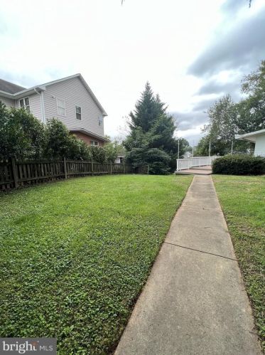 1807 Youngblood St, Mc Lean VA  22101-5244 exterior