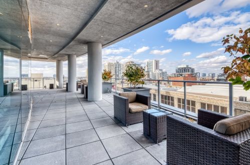 303 Ohio St, Chicago IL 60654-7963 exterior