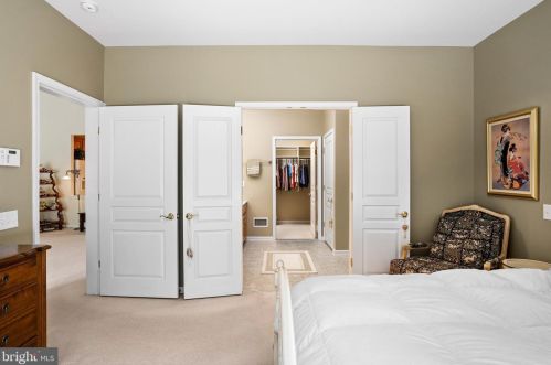 49 Falcon Ct, Trenton NJ 08690-2466 exterior