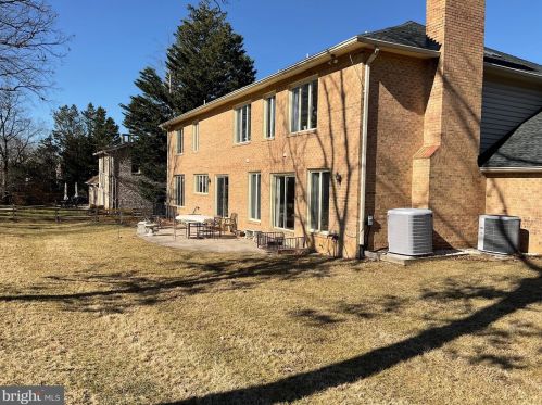 10229 Holly Hill Pl, Rockville MD  20854-5025 exterior