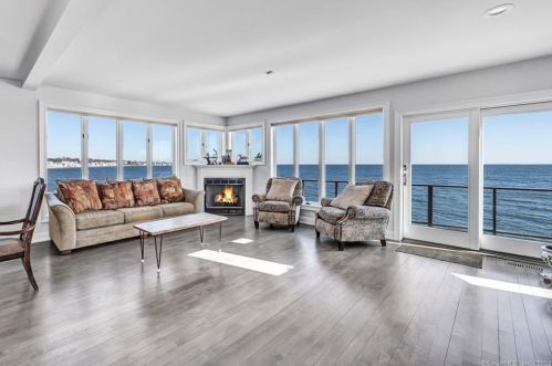 4 Lawrence Ct, Milford CT 06460-7336 exterior