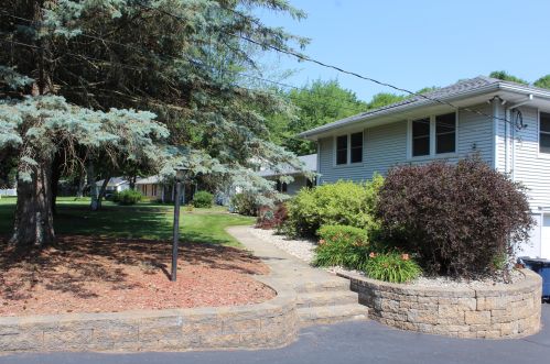 7783 Gleneagle Dr, Kalamazoo, MI 49048-9615