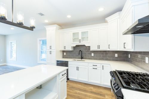 20 Linden Ave, Edison NJ 08817-3208 exterior