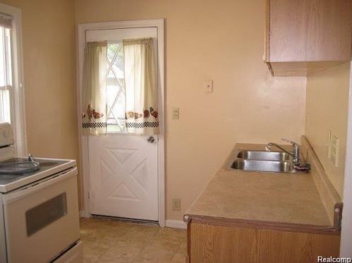 28967 Beechwood St, Garden City MI  48135-2420 exterior