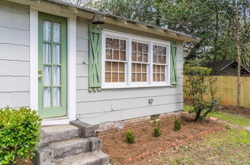 1831 Lyle Ave, Atlanta GA  30337-1204 exterior