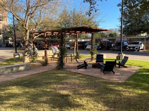 2235 6th St, Austin TX exterior