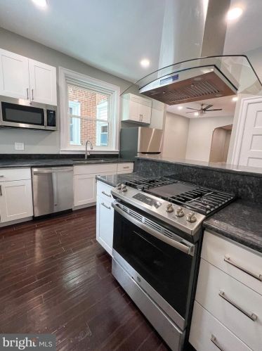 4924 9th St, Philadelphia PA  19141-3926 exterior