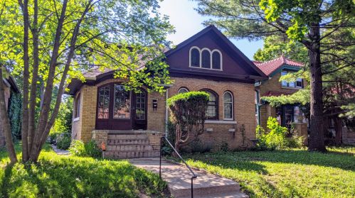 2971 46th St, Milwaukee, WI 53219-3427