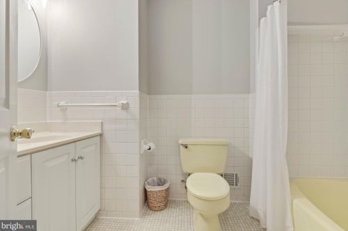 7701 Midday Ln, Alexandria VA 22306-2522 exterior