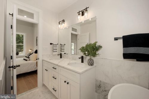 326 Taylor St, Washington DC  20017-1529 exterior