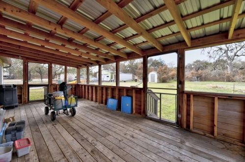 7404 Frst Wood Rd, Austin TX 78745-6220 exterior