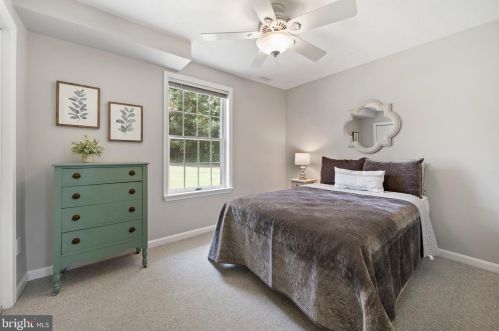 801 White Marsh Ct, Huntingtown MD 20639-2802 exterior