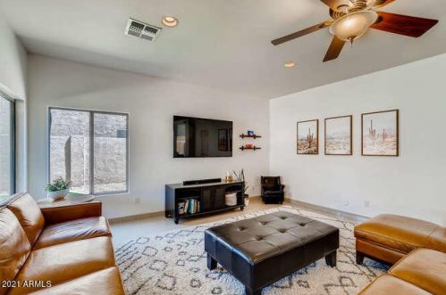 2426 Barbie Ln, Phoenix AZ 85085-5004 exterior