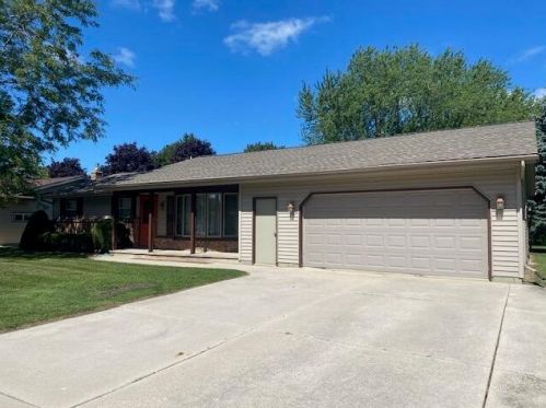 4222 Fleetwood Dr, Manitowoc, WI 54220-1557