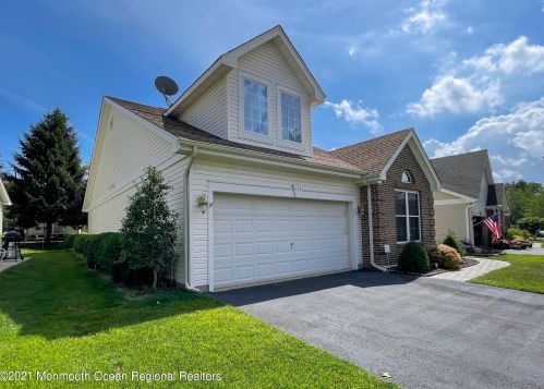 125 Driftwood Dr, Berkeley Township, NJ 08721-1954