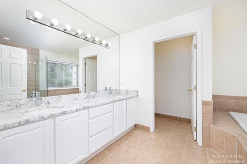 301 Fairways Ln, Lyndon Twp MI 48118-2130 exterior