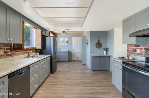 1401 Brown Ave, Tucson AZ 85710-3174 exterior