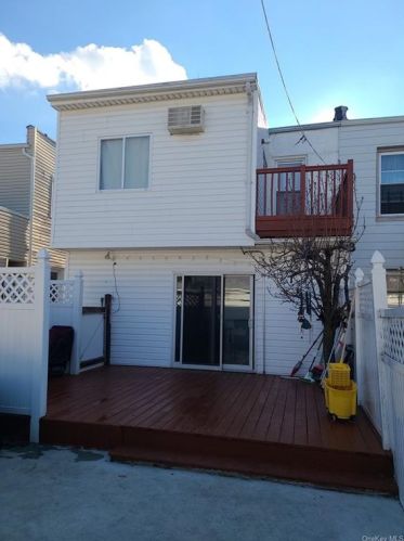 2879 Dill Pl, Bronx NY 10465-2419 exterior