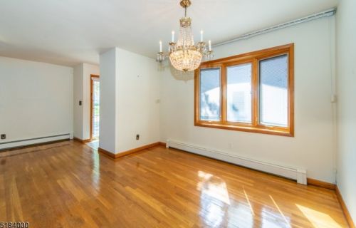 29 Westminster Ter, Town Center NJ 07052-2735 exterior