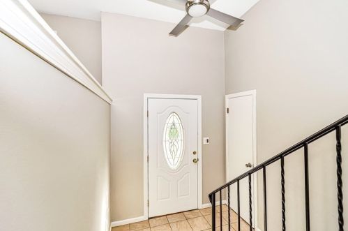 128 Tallyho Dr, Springfield MA  01118-1944 exterior