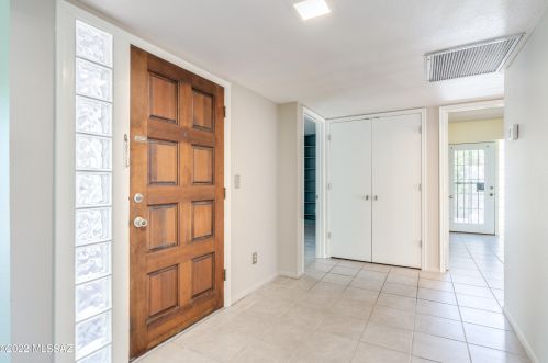 7431 Ln Cienega Dr, Tucson AZ 85712-1423 exterior