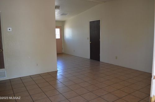 416 Holladay Dr, Tucson, AZ 85706-3268