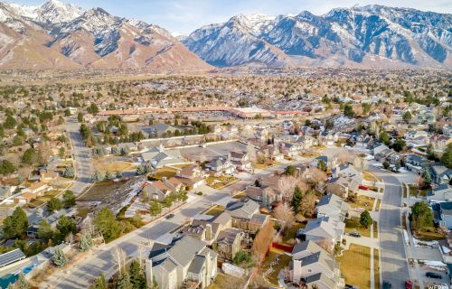 8616 Cima Dr, Sandy UT 84093-7060 exterior