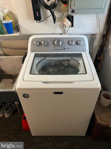 7158 Erdrick St, Philadelphia PA 19135-2602 exterior