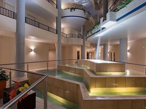 4451 Gulf Shore Blvd, Naples FL 34103-3446 exterior