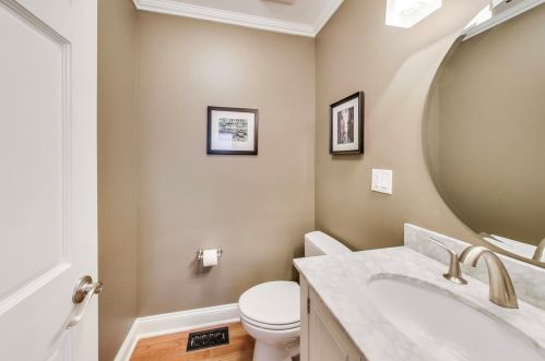 6098 Caldwell Ave, Chicago IL 60646-4111 exterior