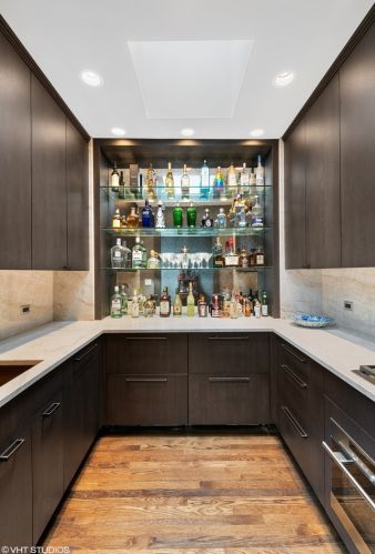 1521 State Pkwy, Chicago IL 60610-1613 exterior