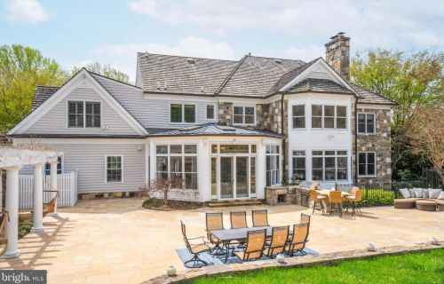 8503 Country Club Dr, Bethesda MD 20817-4579 exterior