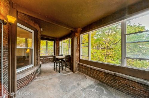 6214 Magnolia Ave, Chicago IL 60626-5306 exterior