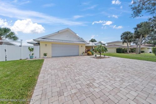 3010 Newfound Harbor Dr, Merritt Island FL 32952-2624 exterior