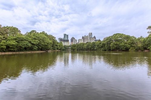 652 Cumberland Cir, Atlanta GA 30306-3203 exterior