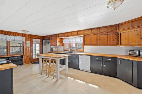 194 Mechanic St, Killingly CT 06239-1919 exterior