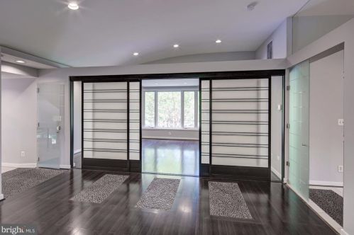 10011 Avenel Farm Dr, Rockville MD 20854-5410 exterior