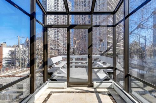 1949 Lincoln Ave, Chicago IL 60614-5404 exterior