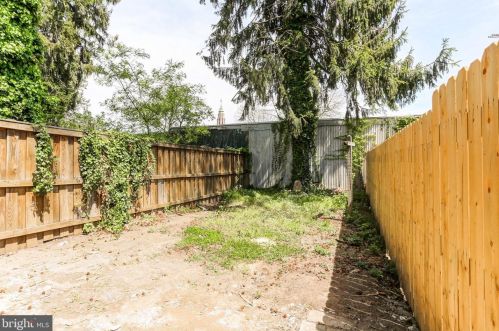 241 Elm St, Lancaster PA  17603-3445 exterior