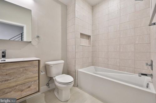 2404 Federal St, Philadelphia PA 19146-2432 exterior