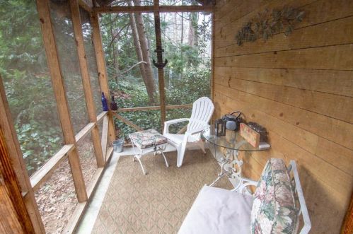 6688 Brandon Ml Rd, Atlanta GA 30328-2031 exterior