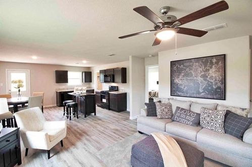 439 1st St, Hempstead, TX 77445-5578