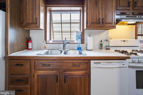 195 Main St, Trenton NJ  08620-2311 exterior