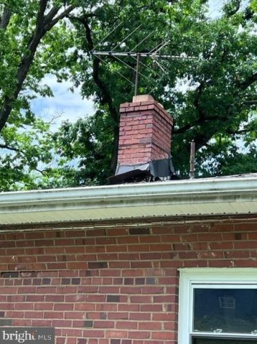 2824 James Dr, Alexandria VA 22303-1338 exterior