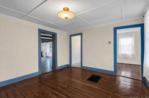 83 Maple St, Ellington CT  06029-3350 exterior