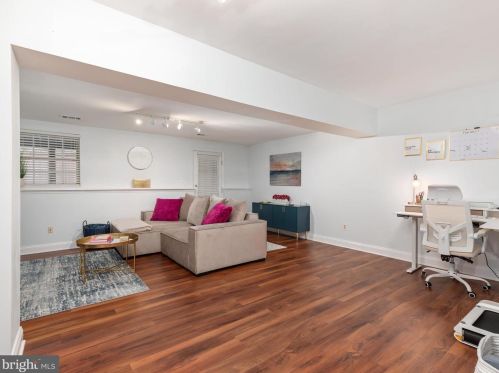 6070 Alexander Ave, Alexandria VA  22310-4382 exterior