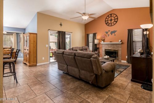 621 Los Feliz Dr, Chandler AZ  85226-4930 exterior